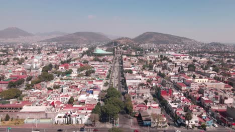 Flight-arriving-to-the-most-sacred-place-in-mexico,-basilica-de-guadalupe