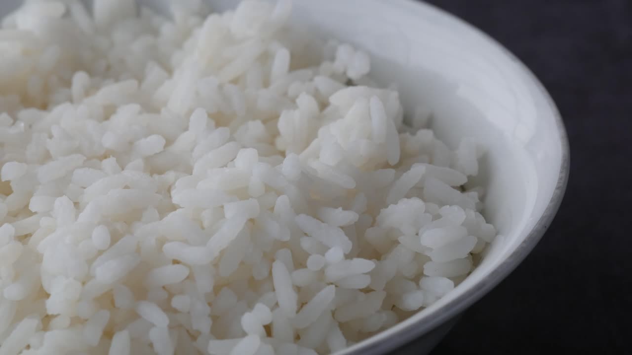 arroz blanco en un cuenco