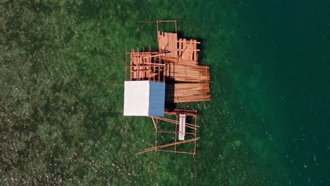 Wooden-Fishing-Hut-in-Clear-Tropical-Water-in-Philippines