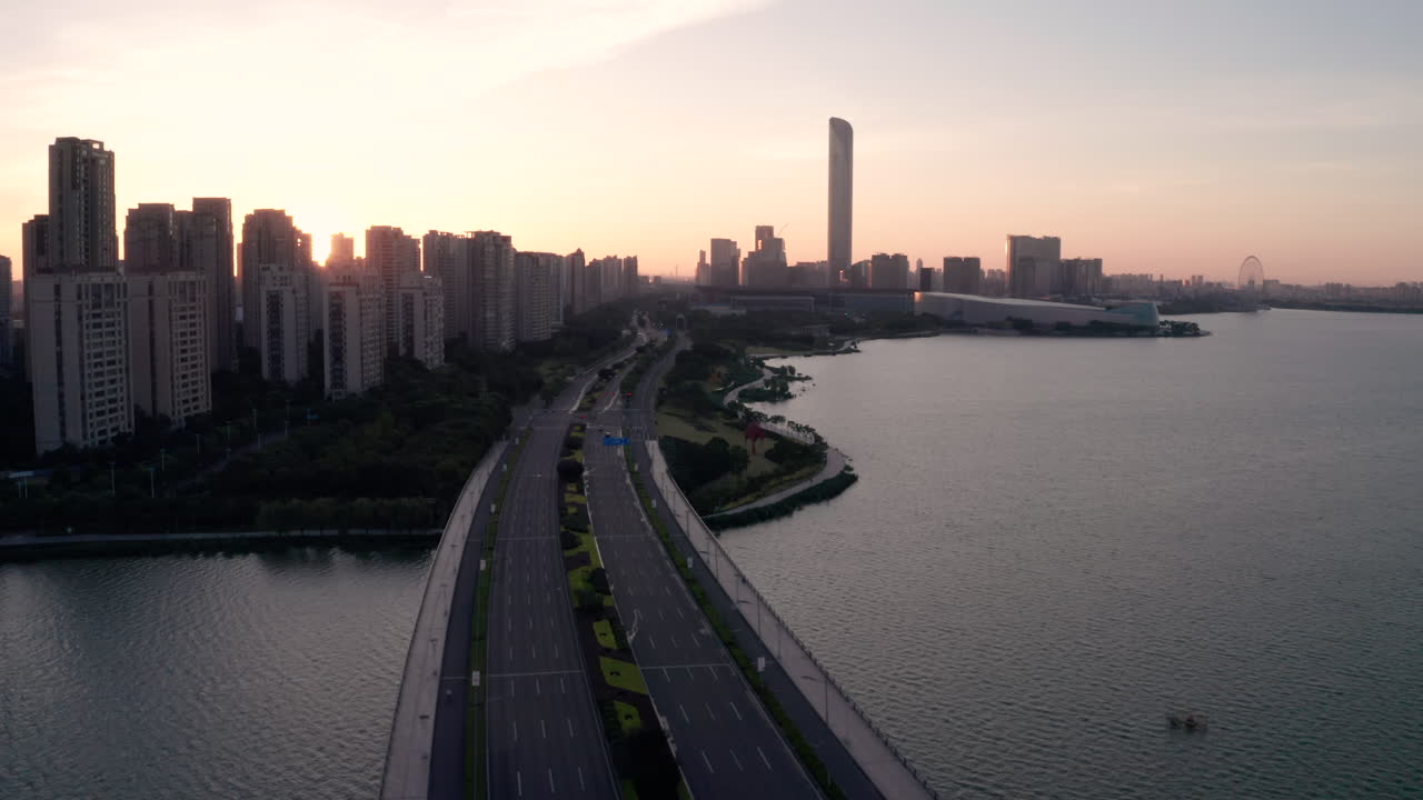 Alba con edifici del CBD. Vista aerea a Suzhou, Cina