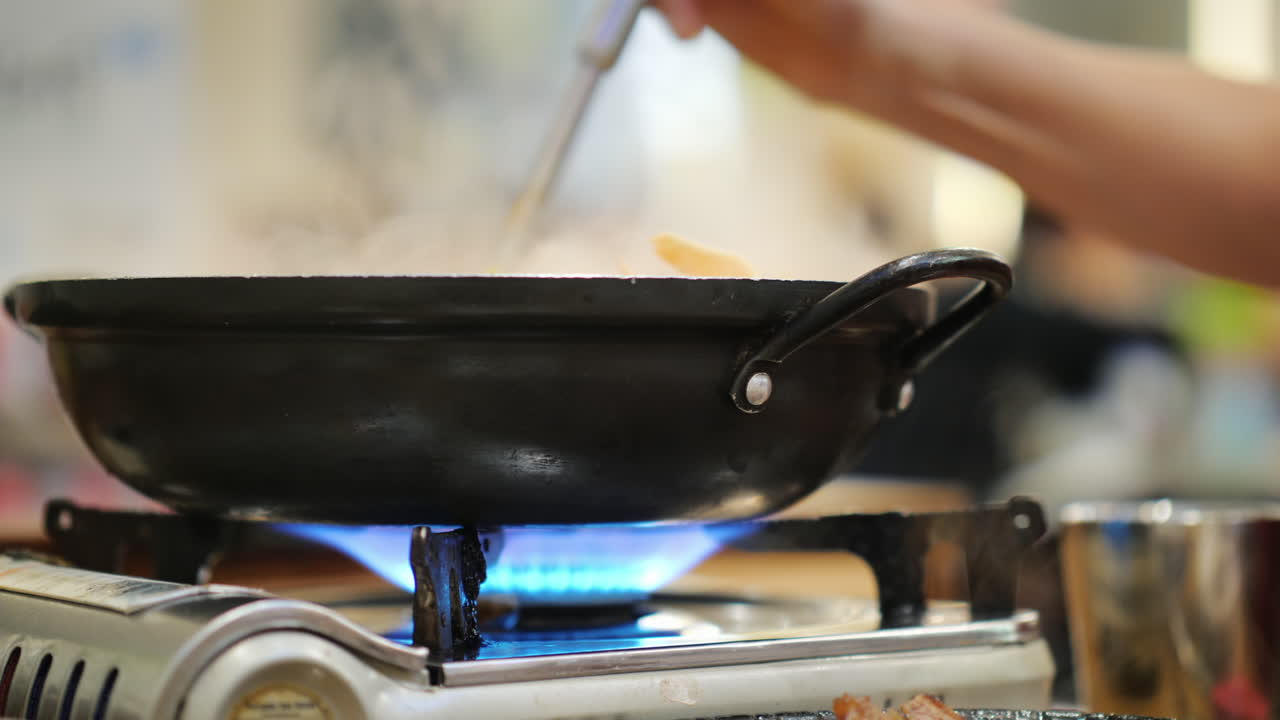 가스레인지에 접시를 휘젓다