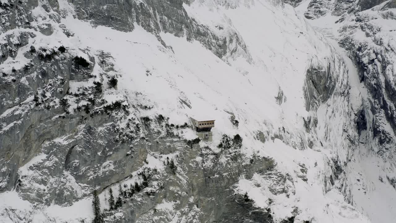 vista aérea de drones del nevado grindelwald y el eiger en el hermoso paisaje montañoso suizo