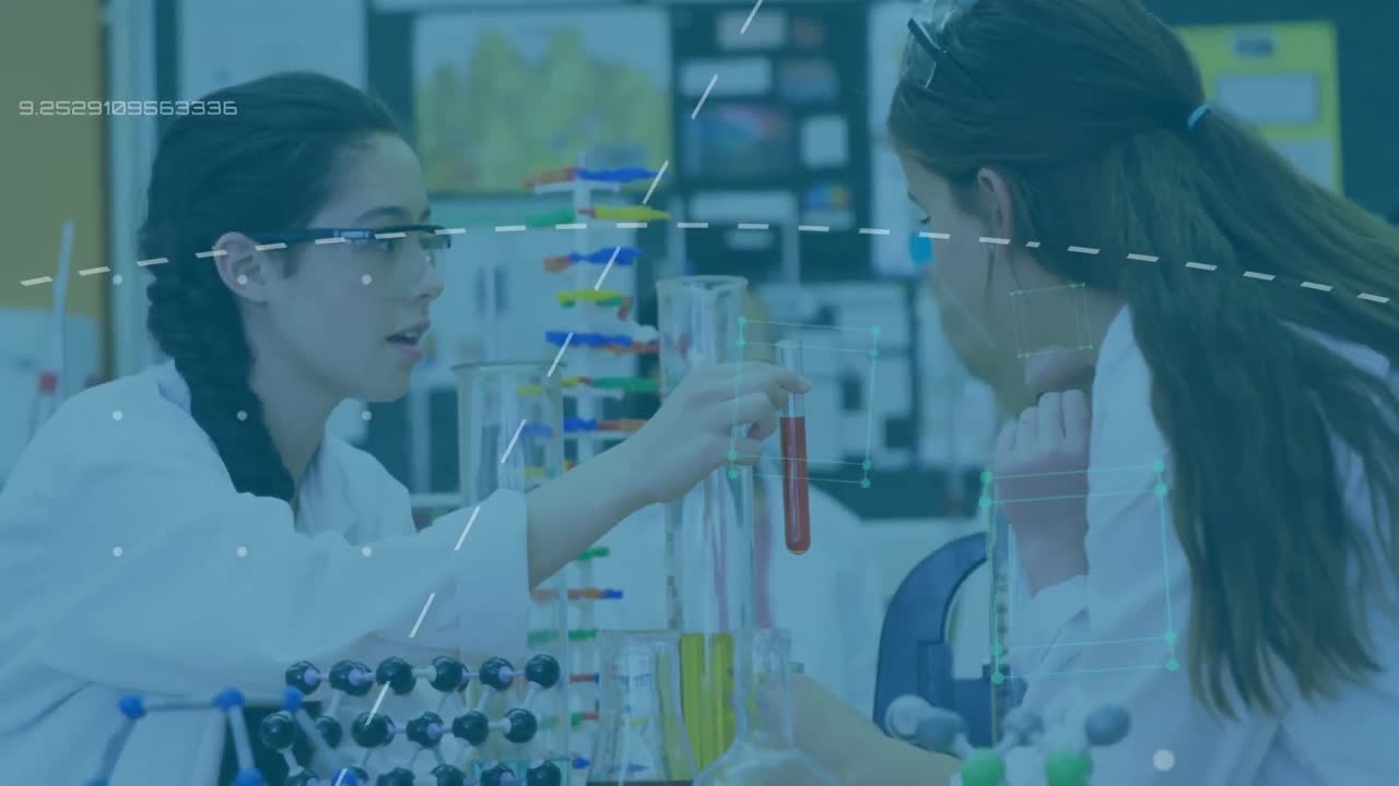 실험실에서 백인 여성 학생들을 대상으로 한 데이터 처리 애니메이션