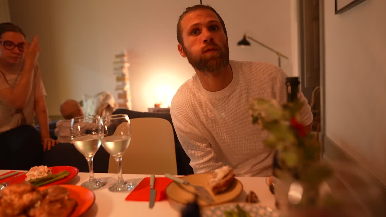 cena familiar en el hogar