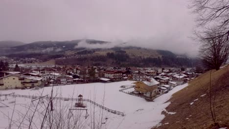 Schönes-Dorf-Kirchberg-Im-Winter,-Zeitraffer-Panoramablick