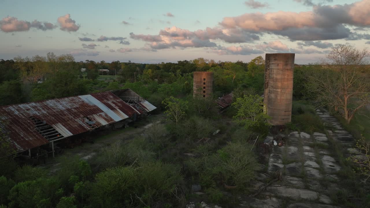 viejos silos en una granja en alabama