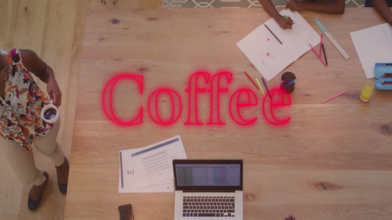 부 ⁇ 에서 함께 일하고 공부하는 아프리카계 미국인 가족의 애니메이션