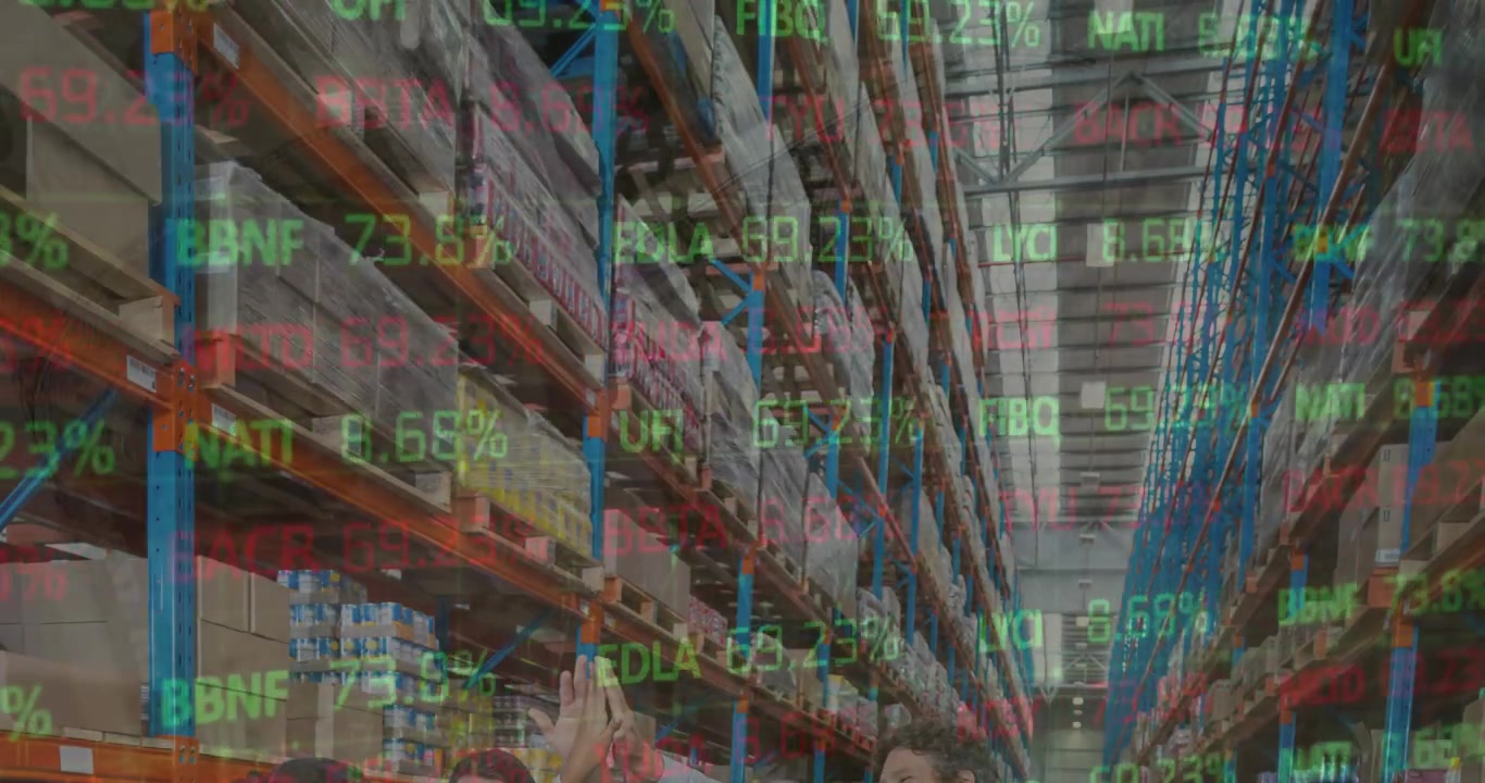 Animation von Börsen- und Finanzdatenverarbeitung über einer leeren Lagerhalle