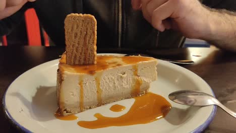 Rebanada-De-Tarta-De-Queso-En-Un-Plato