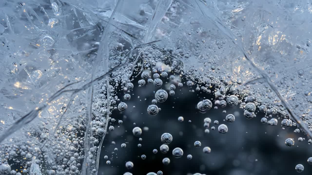 Mesmerizing Close-Up of Bubbles Trapped in Clear Ice, Showcasing the Intricate Beauty of Frozen Water Through Detailed Texture and Light Reflection