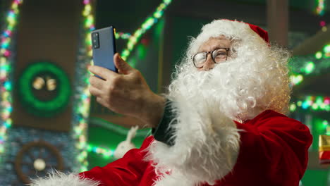 santa claus using smartphone for video call