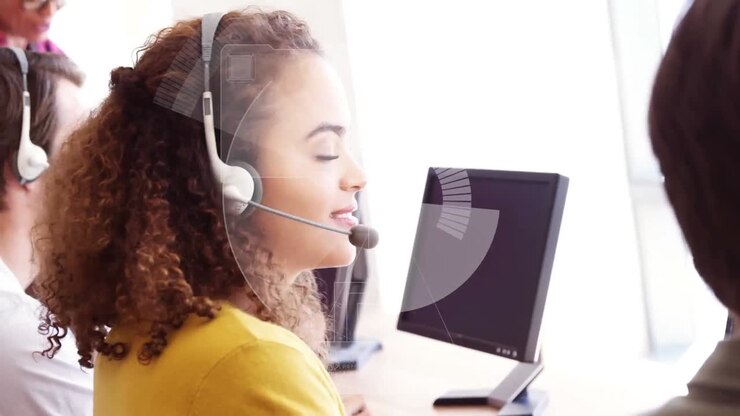 Animazione di persone che elaborano dati utilizzando cuffie telefoniche
