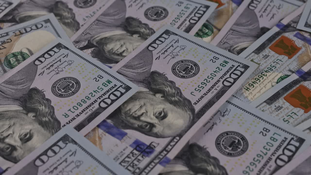 Banconote da cento dollari di denaro statunitense