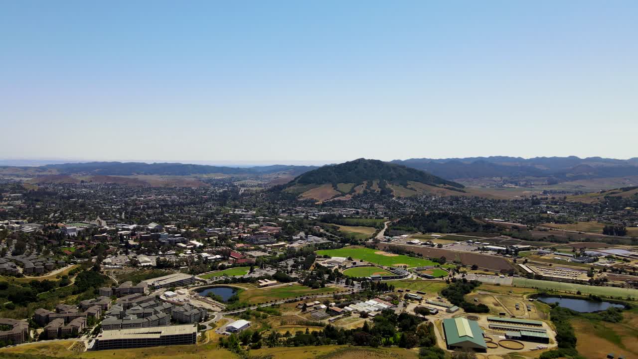아름다운 날에 산 루이스 오비스포의 공중 전망