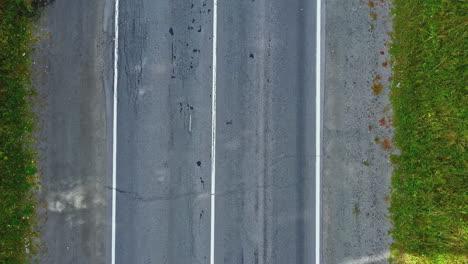 vista aérea de una carretera de campo