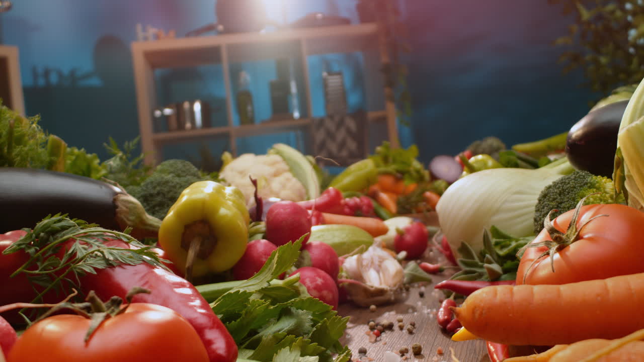verduras variadas frescas en tablero de madera