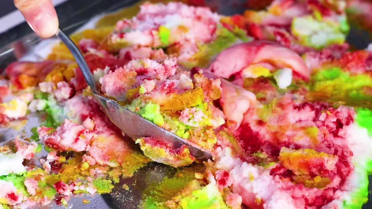 베이킹 소다와 식초와 함께 활발한 화학 반응