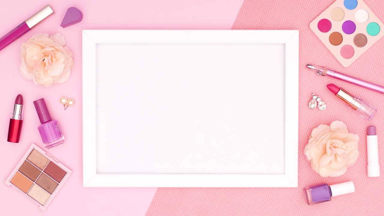 макияж и аксессуары появляются вокруг белой рамки на розовой теме. остановите движение