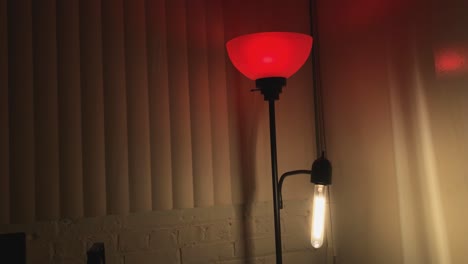 color changing led light bulb changes from yellow to red