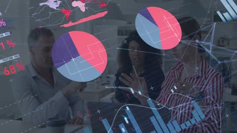 animación de la red de conexiones con el procesamiento de datos sobre diversas personas de negocios