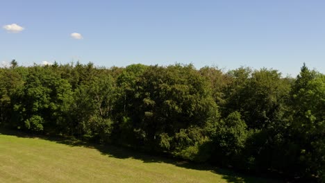 inauguración de una toma con dron para descubrir la belleza del área recreativa jura de suabia, que representa la ciudad llamada albstadt.