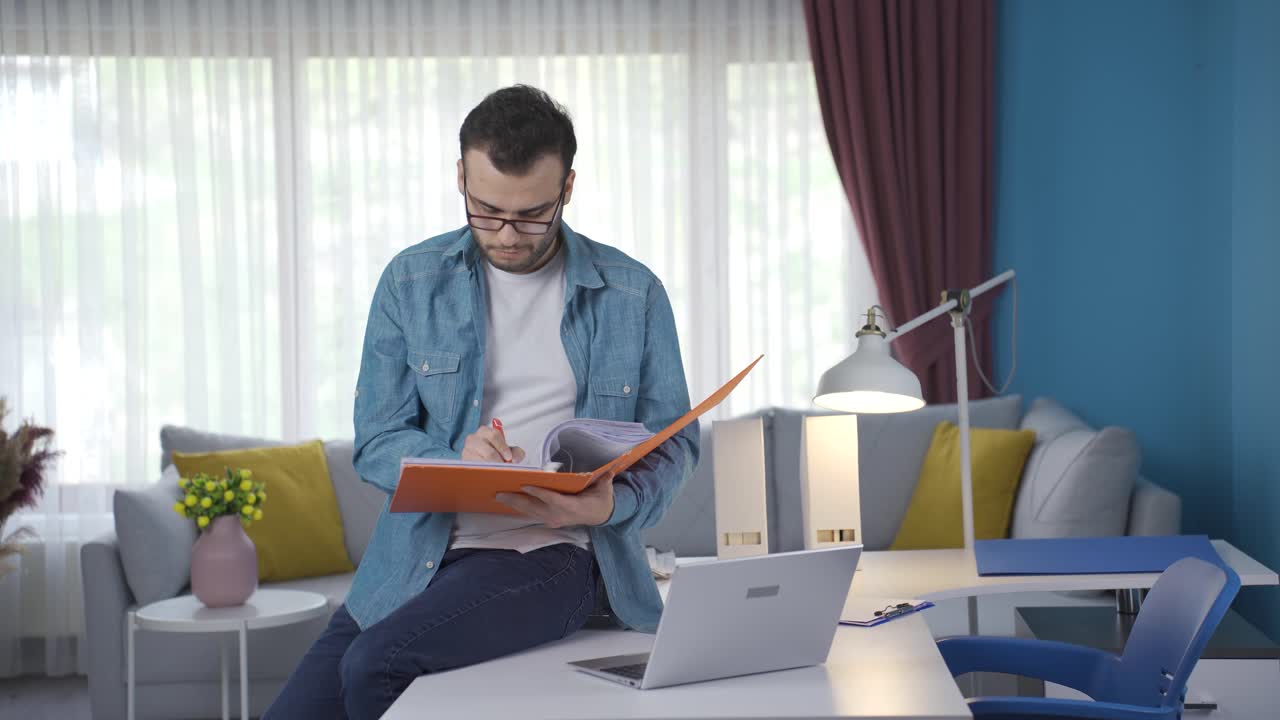 un hombre de negocios independiente y cuidadoso.