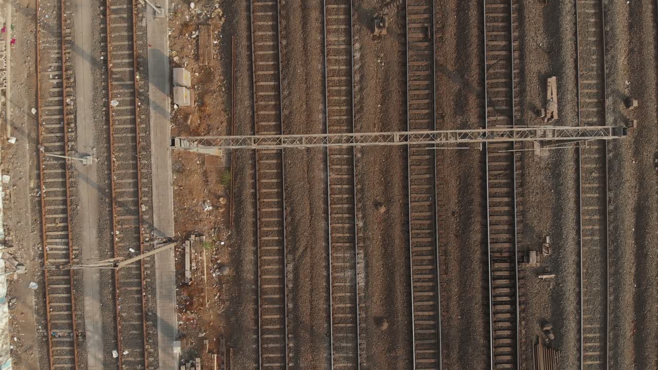 현지 뭄바이 열차의 오버헤드 샷