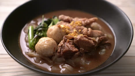 rice noodle soup with stewed pork