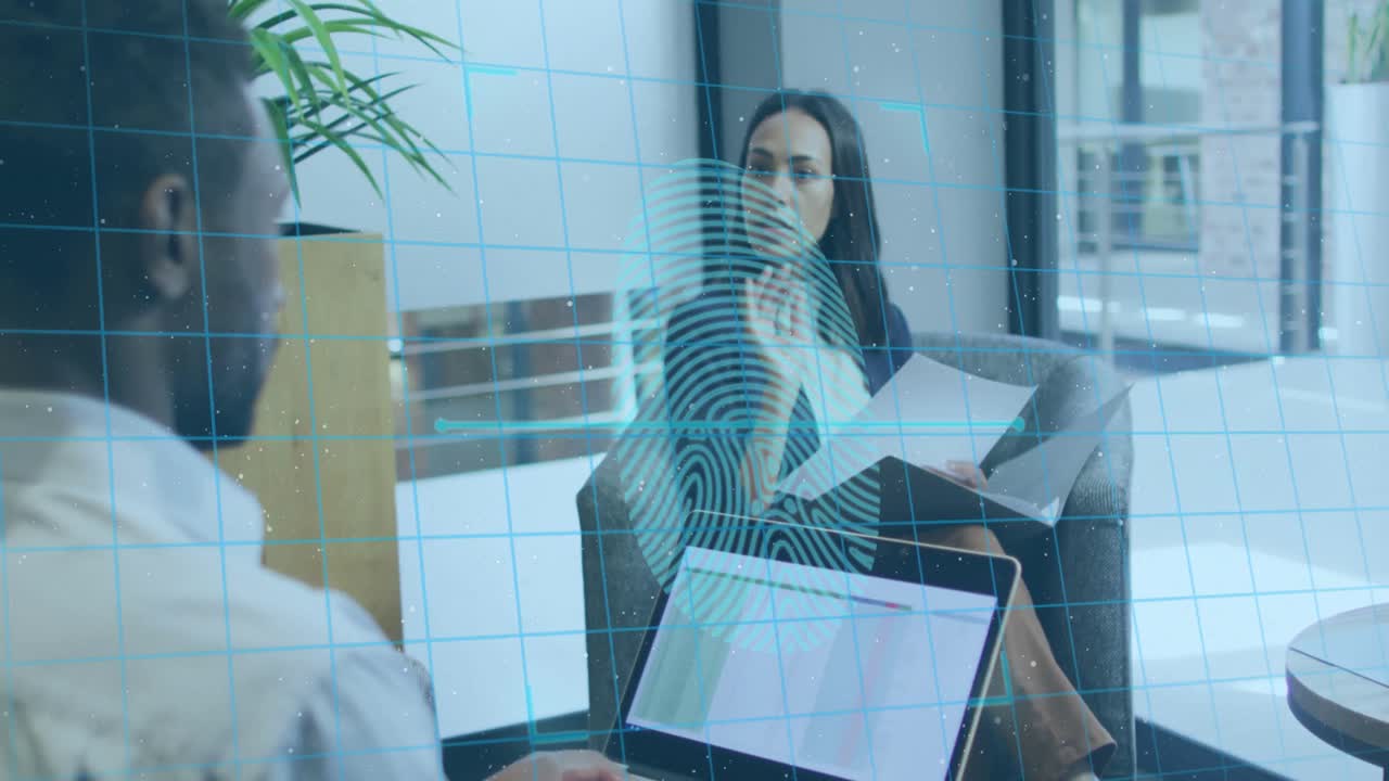animación de huellas dactilares sobre diversas personas de negocios en la oficina.