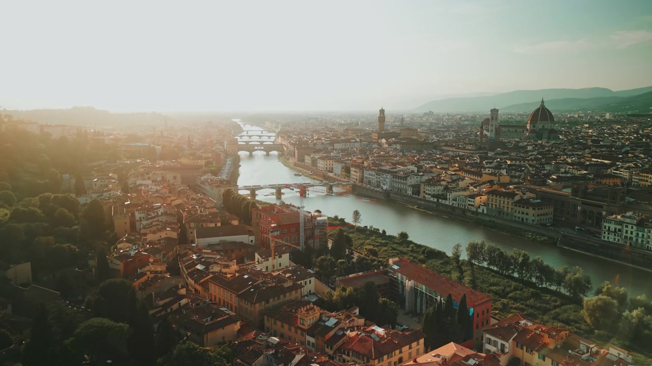 Vista aerea del paesaggio urbano di Firenze al tramonto