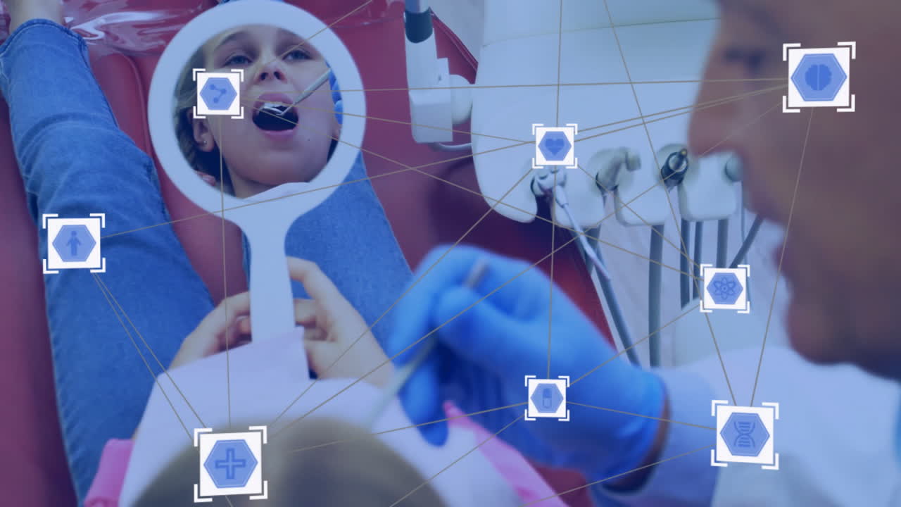 치과 치료 아이콘 애니메이션 치과 의사가 거울로 환자의 치아를 검사합니다.