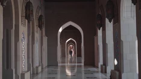 Gran-Mezquita-Del-Sultán-Qaboos,-Mascate