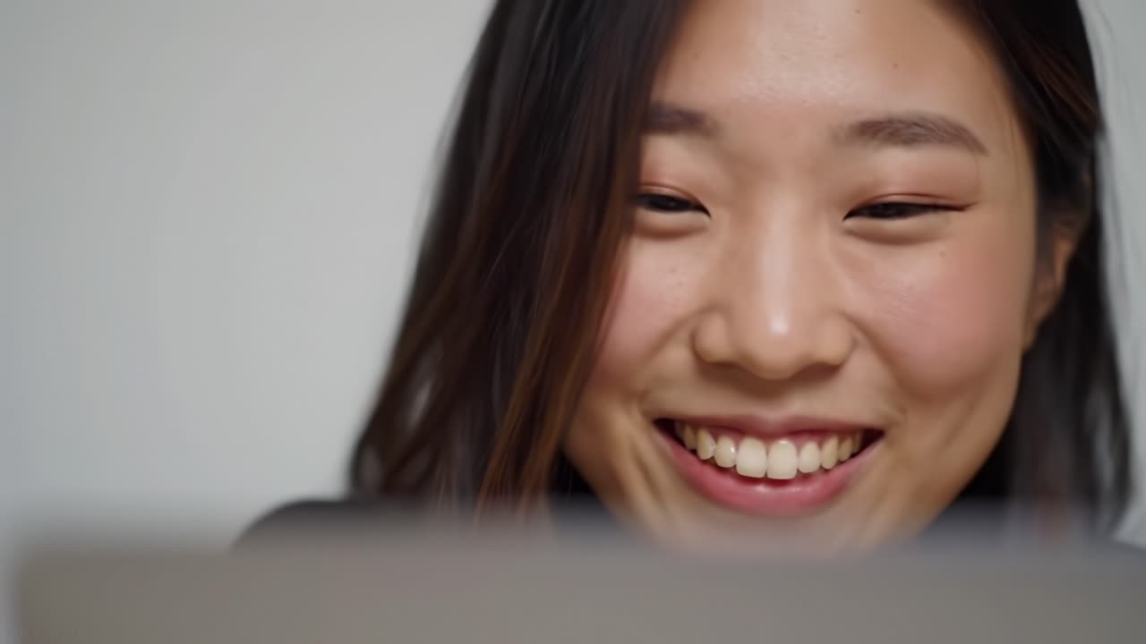 Engaging Online Conversation With Smiles and Connection During a Virtual Chat Session