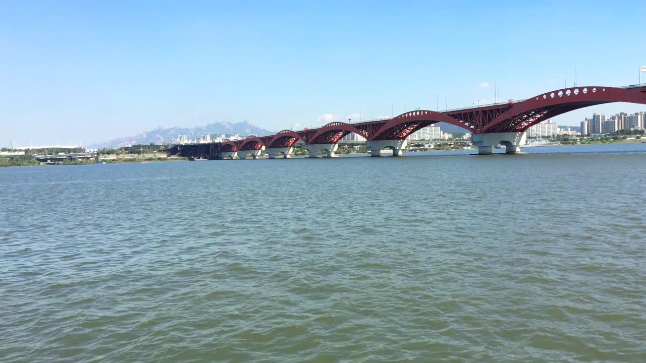 대한민국 서울 영등포구 양화동 성산대교 아래로 한강이 흐른다.