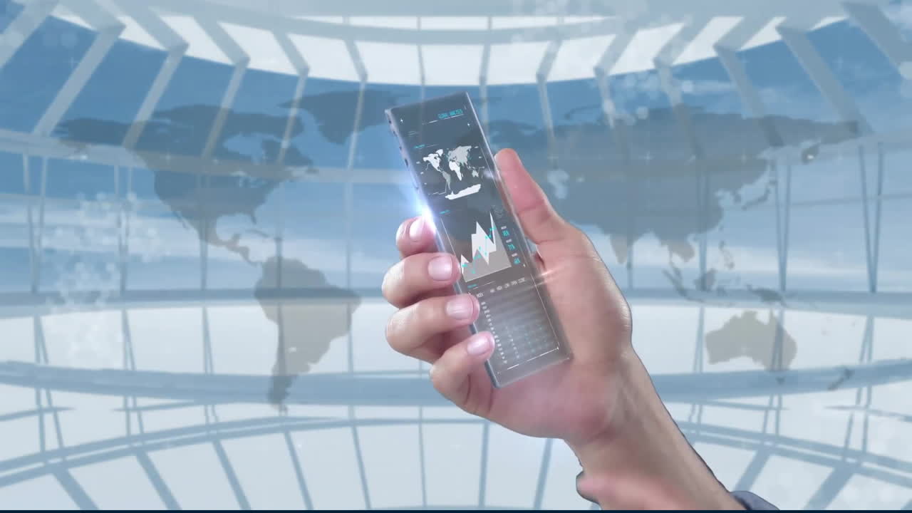 animación de iconos digitales y procesamiento de datos sobre mujer caucásica usando teléfono inteligente