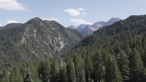 Mountain-Ridge-in-American-Fork-Canyon,-View-of-Timpanogos-Peak-in-Utah---Aerial