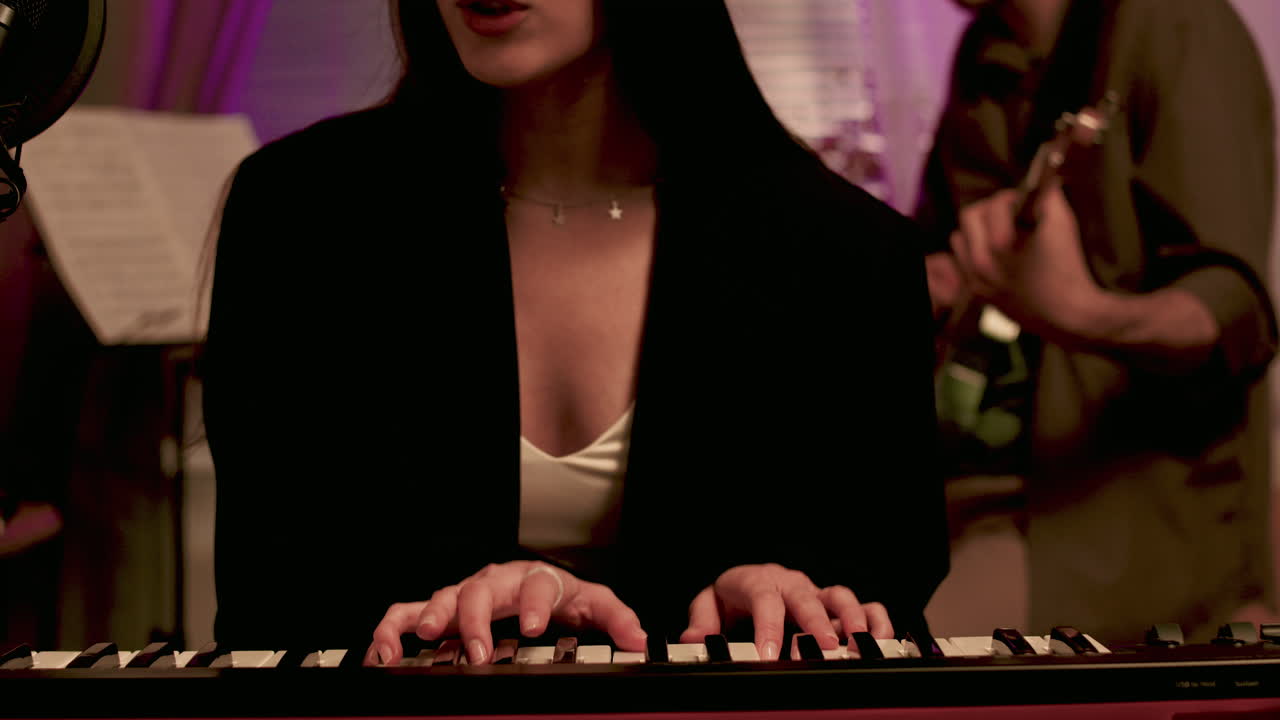 친구 들 이 함께 놀고 있다