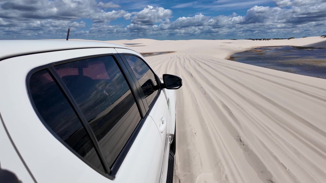 Lencois Maranhenses, Santo Amaro, Maranhao, Brezilya'da. Doğa Manzarası. Araç Gezisi. Brezilya'daki Lencois Maranhenses. Yağmur Suyu Gölleri. Çarpıcı Ekosistem. Tropikal Seyahat. Kuzeydoğu Brezilya