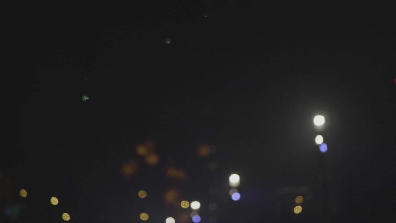 fuegos artificiales en cámara lenta desenfocados con un bonito bokeh durante la víspera de año nuevo 2019