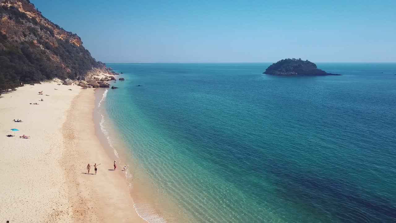 포르투갈 세투발 에 있는 아라비다 해변 의 공중 사진
