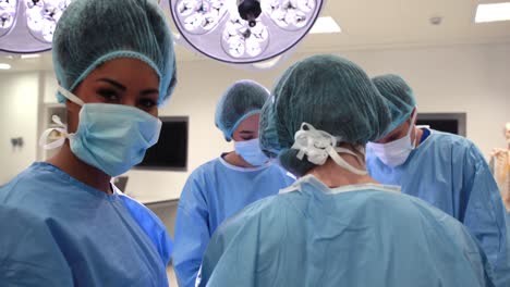 Surgical-team-working-together-in-operating-theater