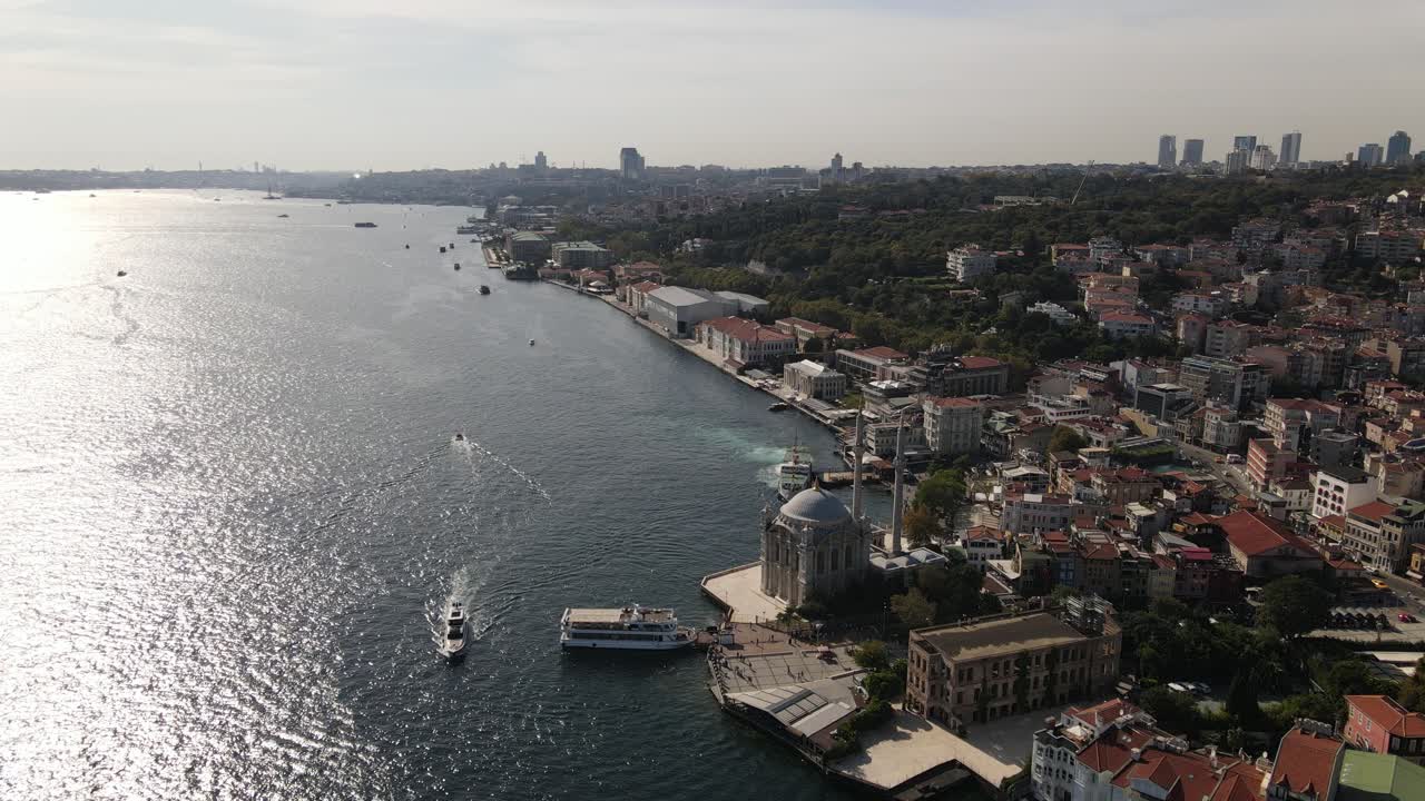 vista aérea de la mezquita de ortakoy y el paisaje del puente del bósforo de estambul