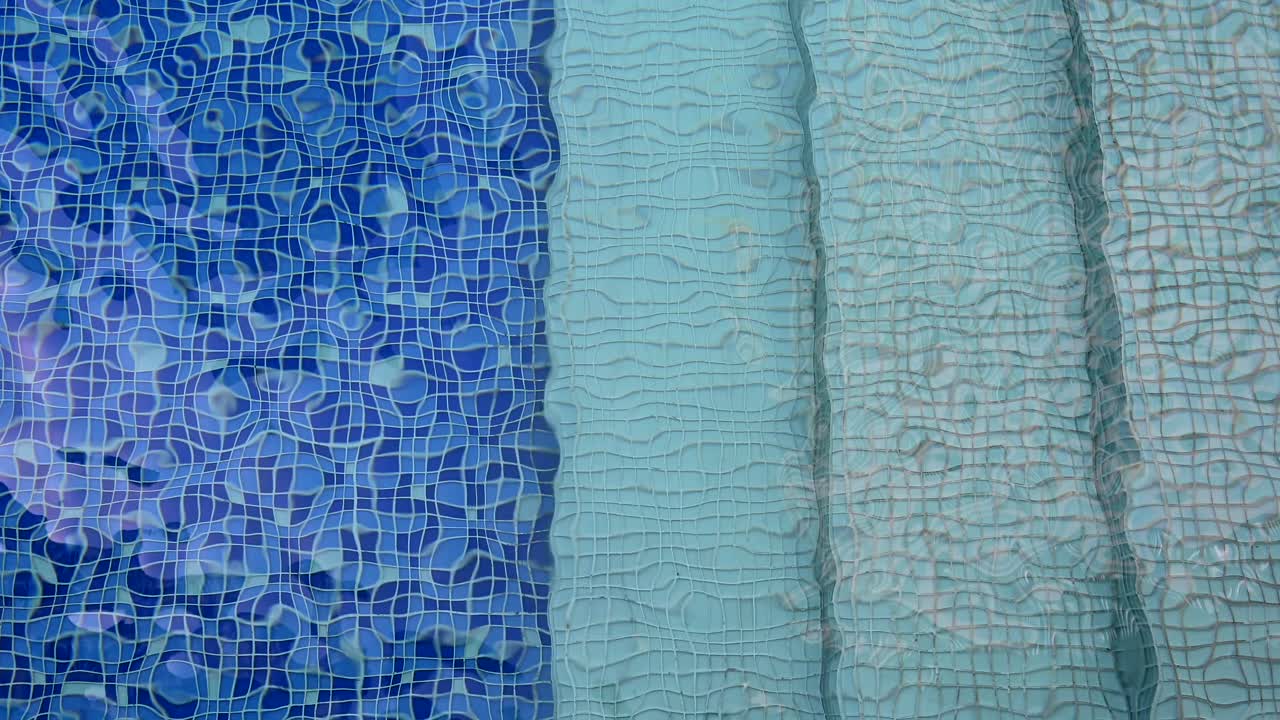 4K: Gelombang air di kolam renang-1