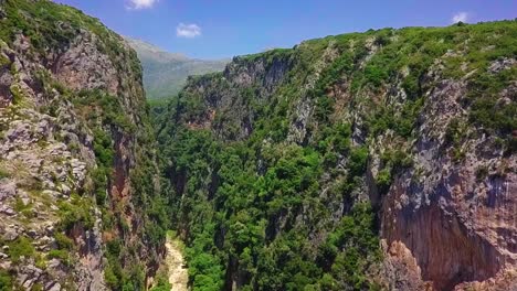 El-Impresionante-Cañón-De-Gjipe-En-La-Riviera-Albanesa-En-Europa-Del-Este