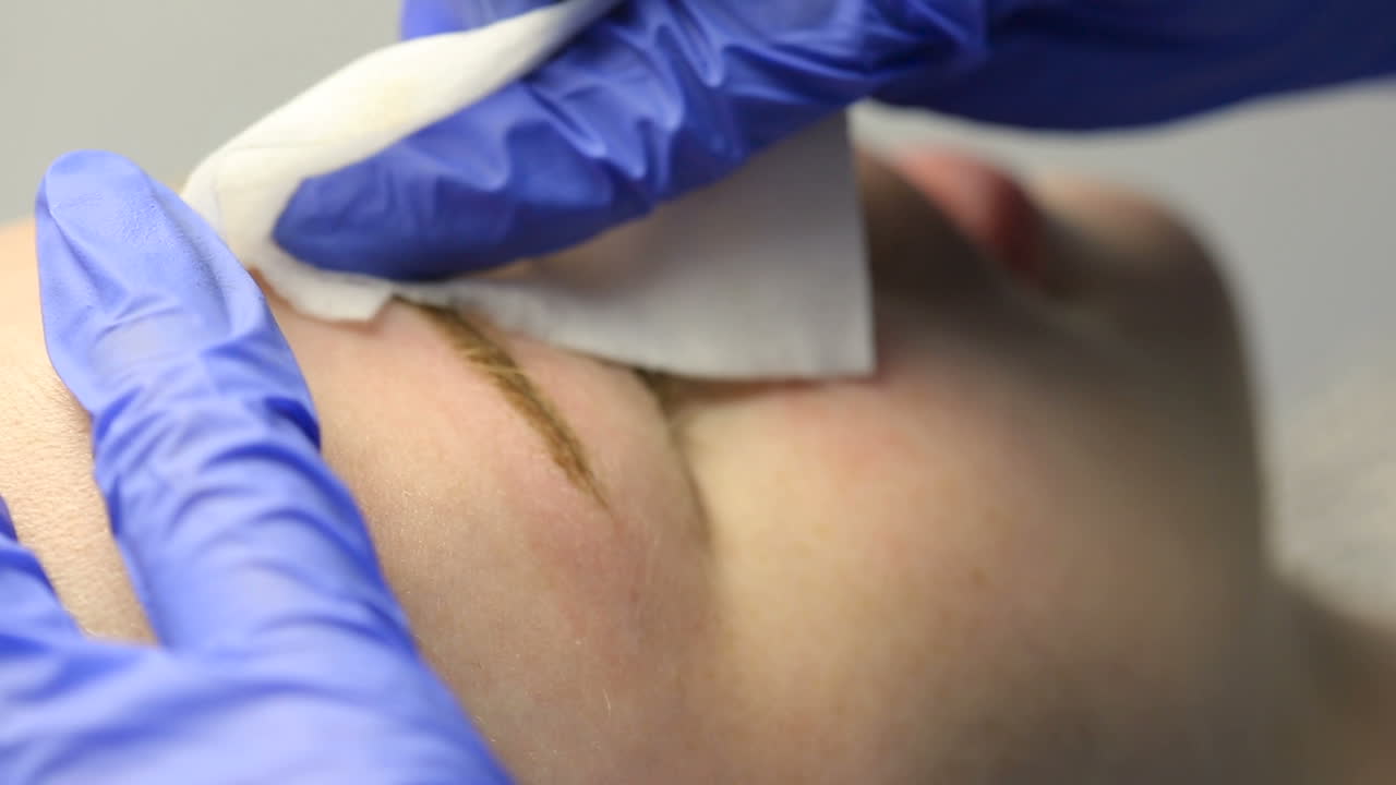 Tattooist using tattoo pen machine for eyebrows permanent make up