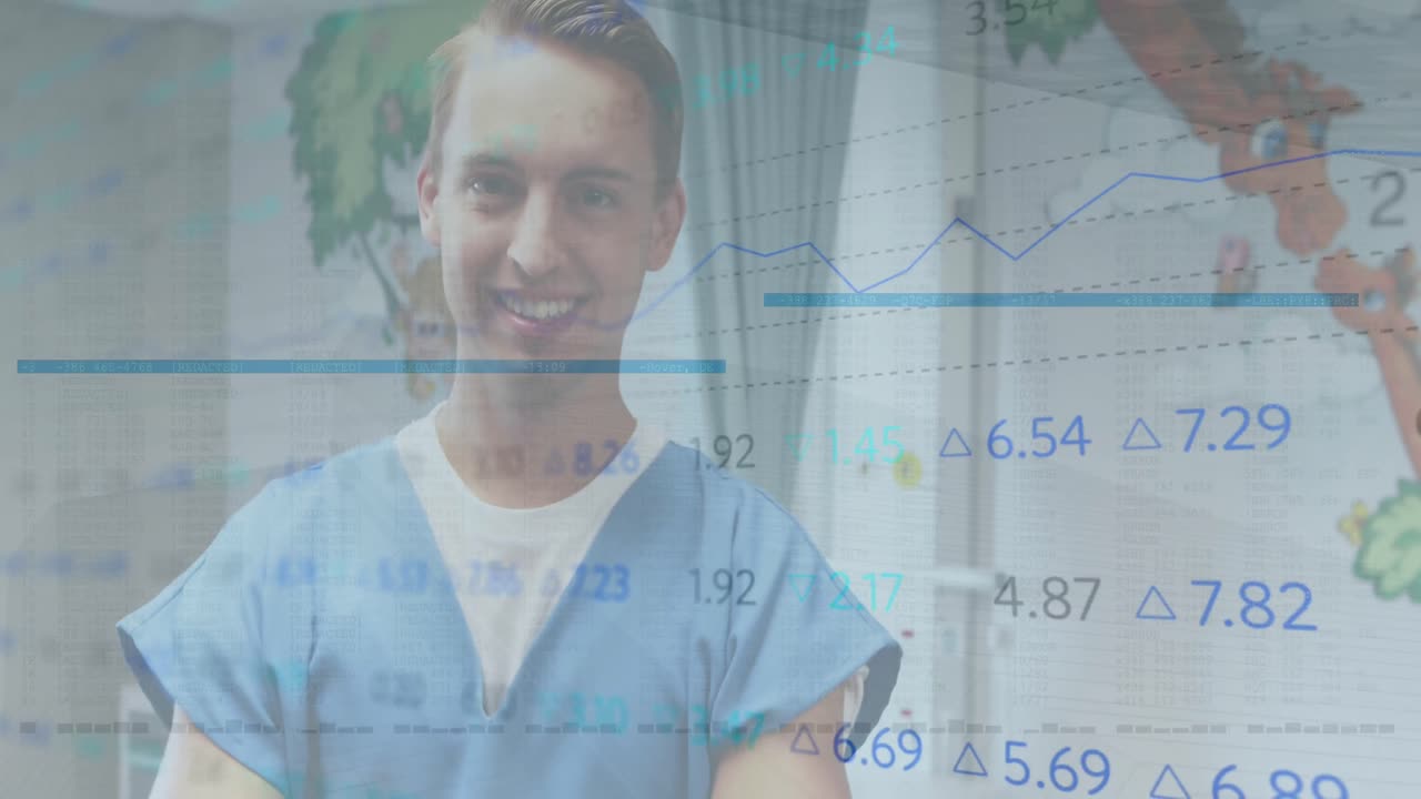 animación de procesamiento de datos y estadísticas sobre un médico sonriente en bata