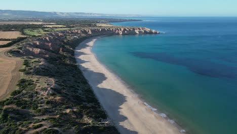 fotografía aérea de la hermosa playa de maslin en los suburbios de adelaide, australia del sur