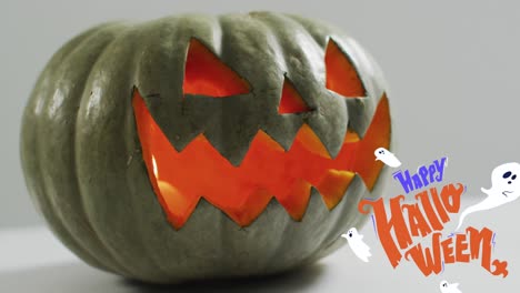 Fröhliches-Halloween-Textbanner-Und-Geistersymbole-über-Halloween-Kürbis-Vor-Grauem-Hintergrund