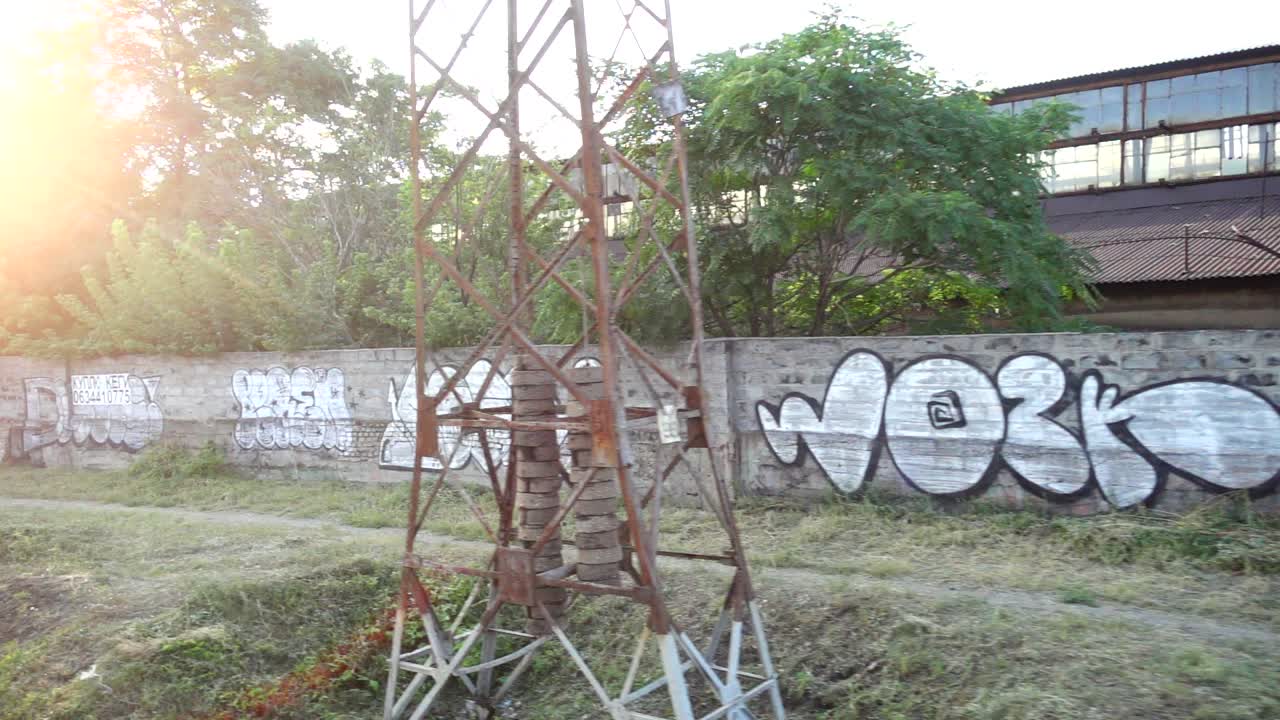 Vecchia fabbrica. Riprese in movimento