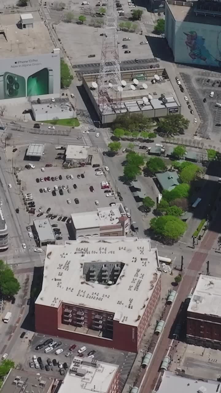 Vista del centro de Dallas desde arriba, donde se ven edificios y calles